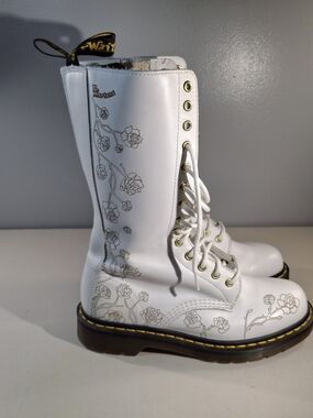 Dr. Martens 1C57 - 14-Eye Boots - White Leather - Rose Etching - Size 7
